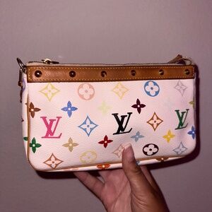 100% Authentic Louis Vuitton Pochette .
